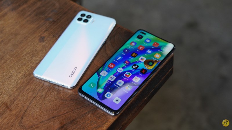 Cấu h&igrave;nh kh&aacute; ổn