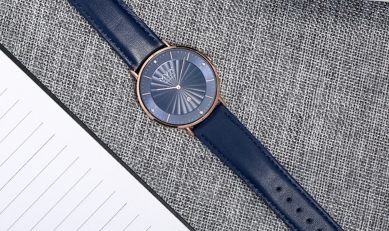 Chiếc đồng hồ nam này sở hữu đường kính mặt 40 mm Chiếc đồng hồ nam này sở hữu đường kính mặt 40 mm