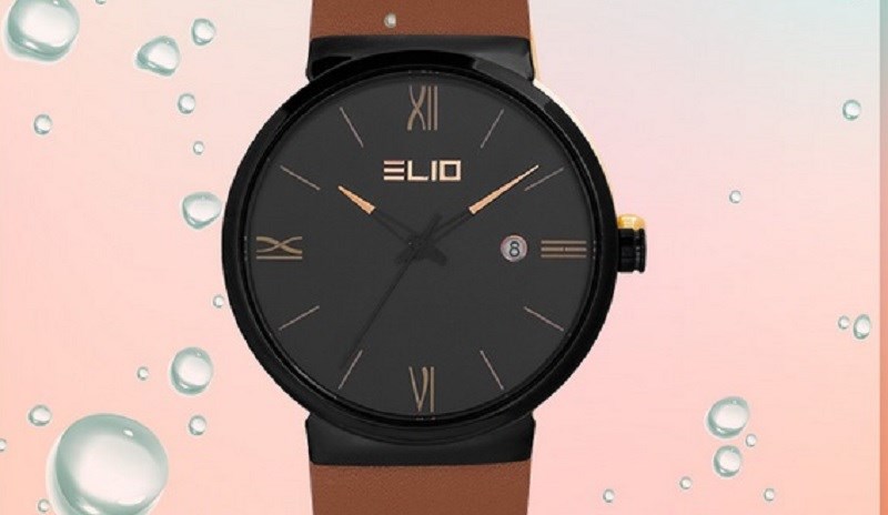 Chiếc đồng hồ còn được trang bị thêm lịch ngày Chiếc đồng hồ còn được trang bị thêm lịch ngày