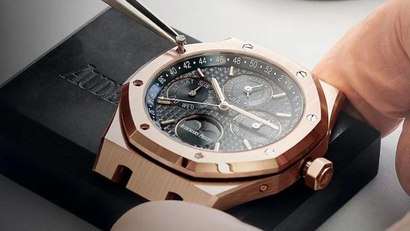 Tuyệt đối kh&ocirc;ng n&ecirc;n chỉnh đồng hồ trong điều kiện m&ocirc;i trường ẩm ướt