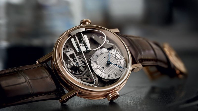 Gi&aacute; th&agrave;nh v&agrave; chi ph&iacute; bảo dưỡng của đồng hồ cơ cao