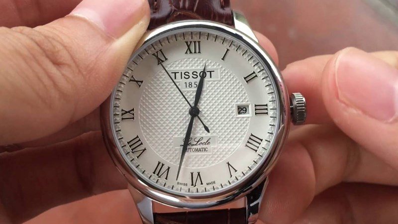 N&uacute;m vặn d&ugrave;ng chỉnh giờ đồng thời cũng d&ugrave;ng để l&ecirc;n d&acirc;y c&oacute;t cho đồng hồ