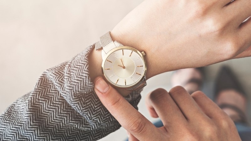 Kh&ocirc;ng chỉnh giờ v&agrave;o khoảng thời gian ng&agrave;y tr&ecirc;n lịch chuyển đổi