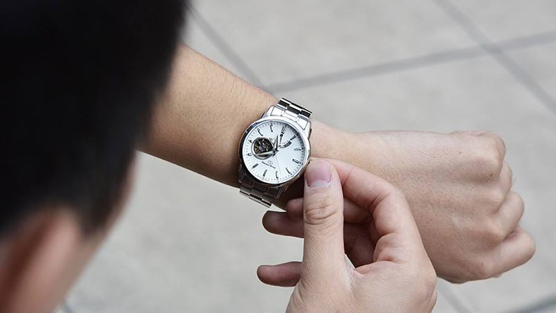 L&ecirc; d&acirc;y c&oacute;t sai c&aacute;ch sẽ l&agrave;m đồng hồ hoạt động thất thường