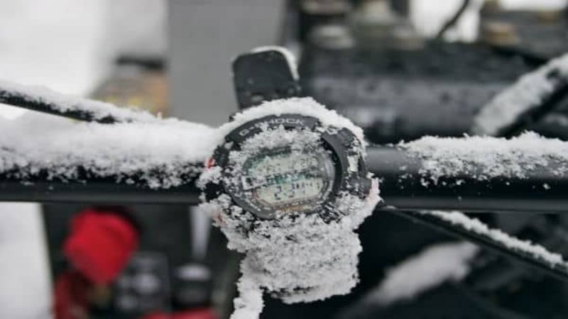 Nhiệt độ ảnh hưởng đến việc vận h&agrave;nh b&ecirc;n trong đồng hồ