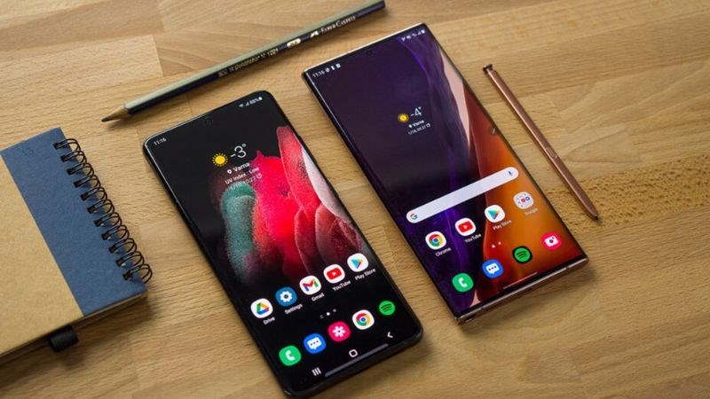 M&agrave;n h&igrave;nh Samsung Galaxy S21 Ultra được thiết kế nhỏ hơn so với Note 20 Ultra