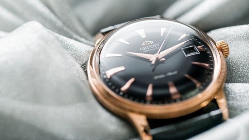 Phá vỡ thiết kế truyền thống, mặt đồng hồ cong gây ấn tượng mạnh mẽ Phá vỡ thiết kế truyền thống, mặt đồng hồ cong gây ấn tượng mạnh mẽ