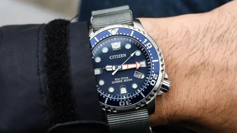 Mặt đồng hồ lặn vòng benzen là một điểm sáng trong bộ sưu tập đồng hồ lặn chuyên dụng Mặt đồng hồ lặn vòng benzen là một điểm sáng trong bộ sưu tập đồng hồ lặn chuyên dụng