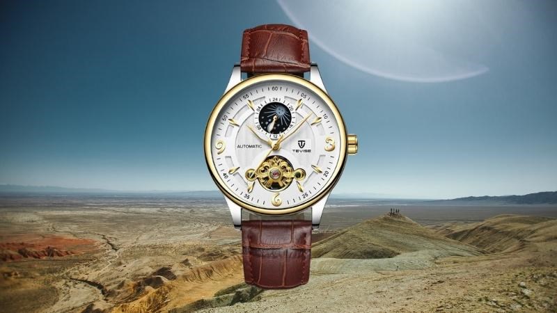 Đồng hồ được trang bị kim ph&aacute;t quang hữu &iacute;ch