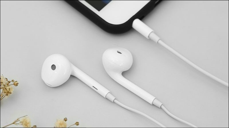 Tai nghe nhét tai truyền thống gọn nhẹ Tai nghe nhét tai truyền thống gọn nhẹ