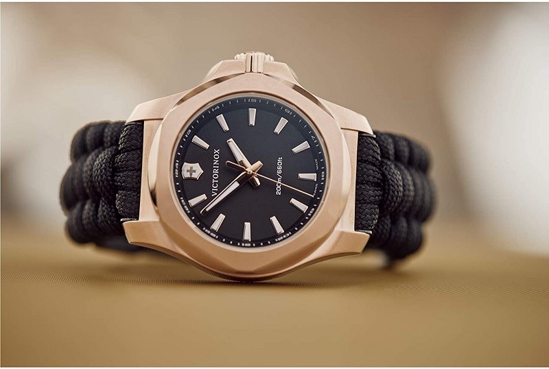 Đồng hồ c&oacute; độ chống nước l&ecirc;n đến 200 m