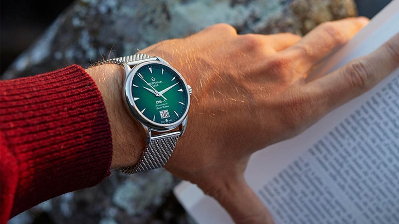 Đồng hồ c&oacute; thiết kế hiện đại v&agrave; sang trọng