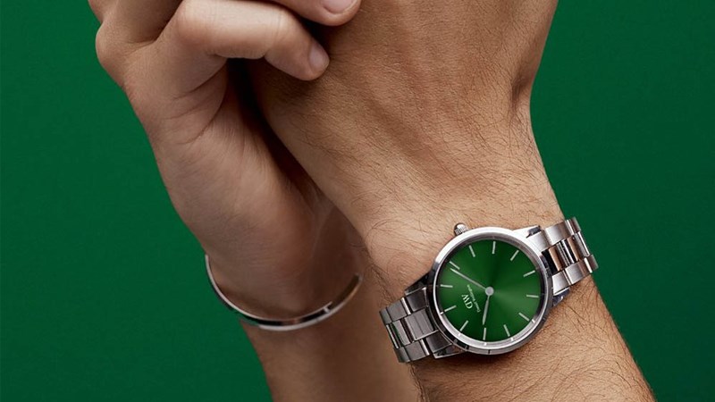 Đồng hồ sở hữu phong c&aacute;ch thiết kế tinh tế v&agrave; hiện đại