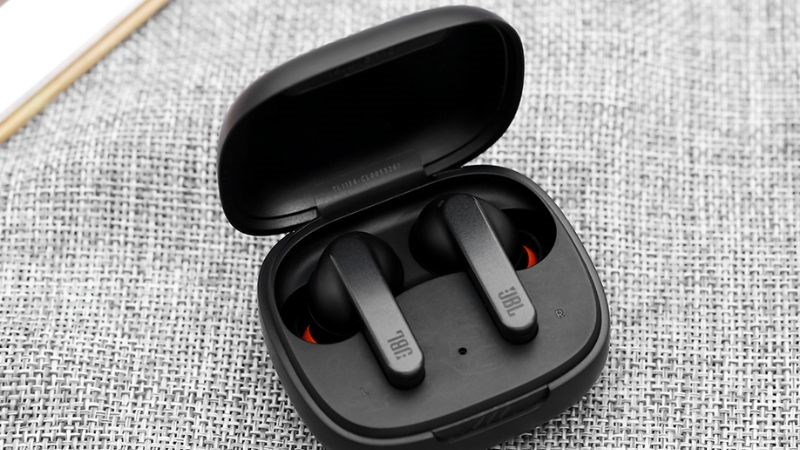 C&ocirc;ng nghệ JBL Signature Sound cực kỳ ph&ugrave; hợp với c&aacute;c t&iacute;n đồ EDM, Dance