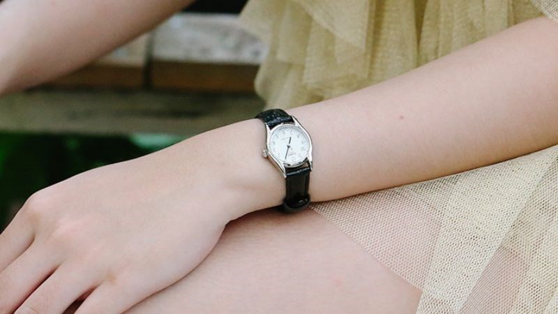 Khung viền th&eacute;p kh&ocirc;ng gỉ, cứng c&aacute;p, chịu va đập tốt