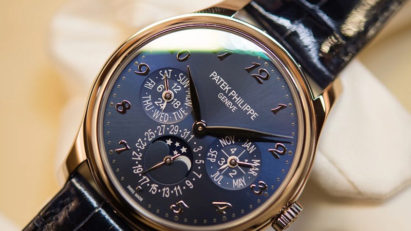 Kiểm tra mặt đồng hồ Patek Philippe