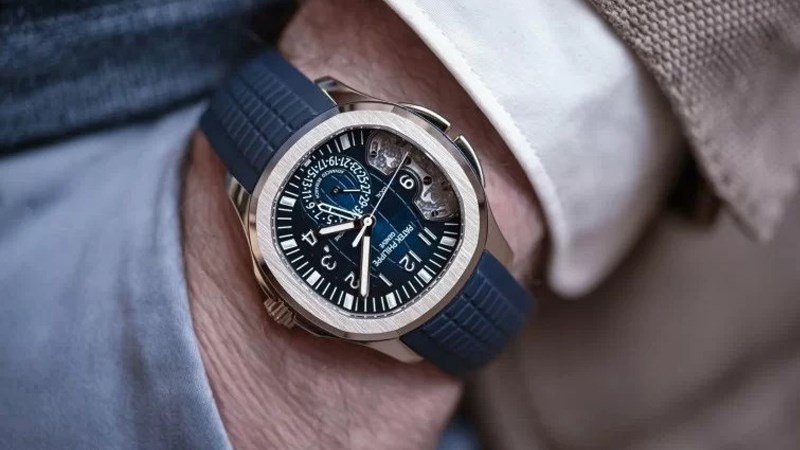 Kiểm tra dây đeo đồng hồ Patek Philippe