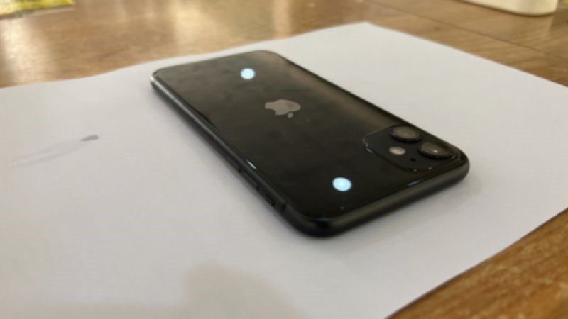 iPhone 99% c&oacute; vẻ ngo&agrave;i kh&ocirc;ng c&ograve;n mới ho&agrave;n to&agrave;n với những vết xước nhỏ