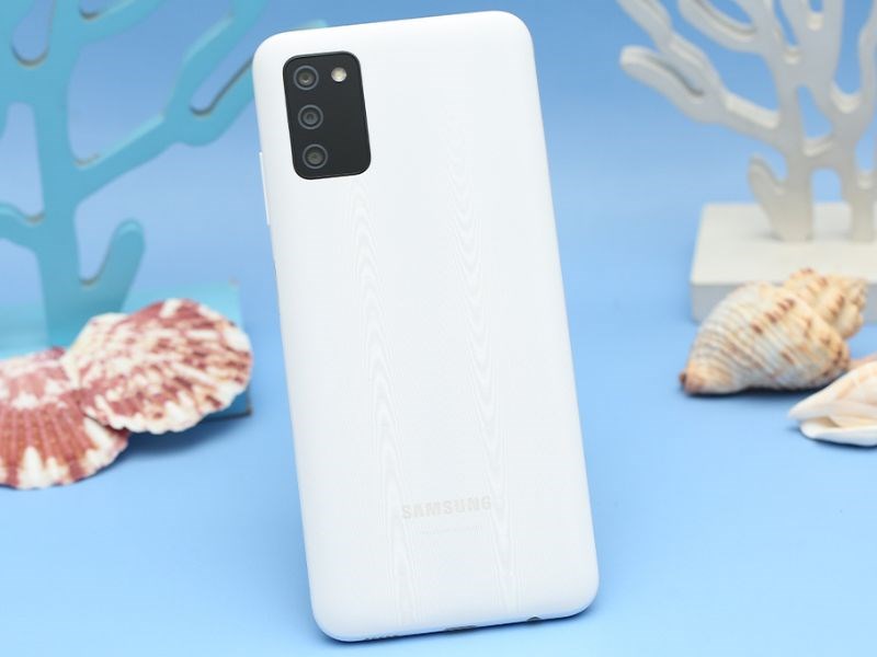 Thiết kế vỏ nhựa tạo cảm gi&aacute;c nhẹ, dễ chịu khi cầm