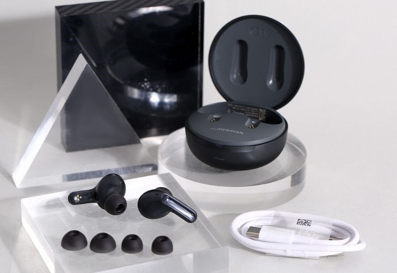 Thiết kế vừa vặn với hầu hết cỡ tai của người tiêu dùng Thiết kế vừa vặn với hầu hết cỡ tai của người tiêu dùng