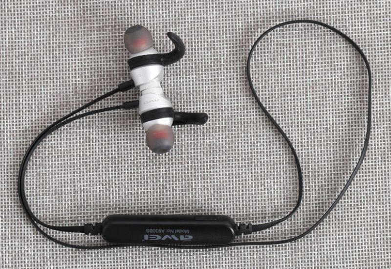 Ph&iacute;m điều khiển với nhiều chức năng tiện lợi