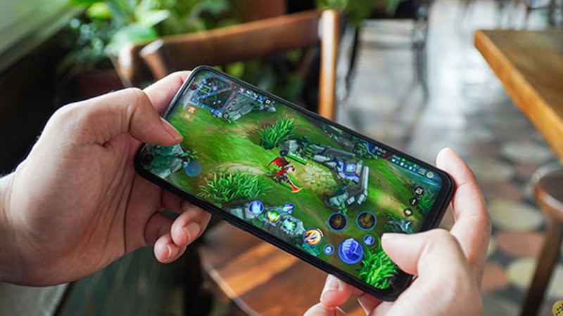 Hiệu suất chơi game ổn định, mượt m&agrave;