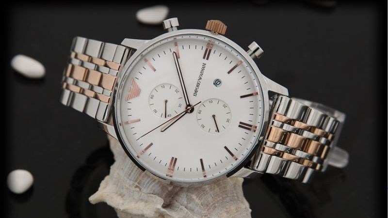 Mặt đồng hồ ch&iacute;nh h&atilde;ng sẽ s&aacute;ng b&oacute;ng, tinh xảo