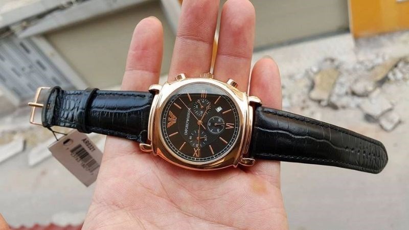 D&acirc;y đeo thật sẽ được in ch&igrave;m t&ecirc;n thương hiệu