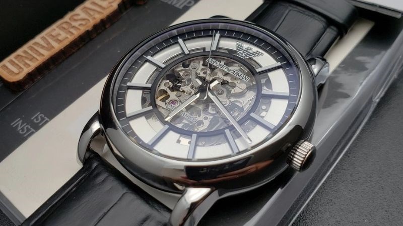 Kiểm tra giấy tờ l&agrave; một bước quan trọng khi mua đồng hồ 