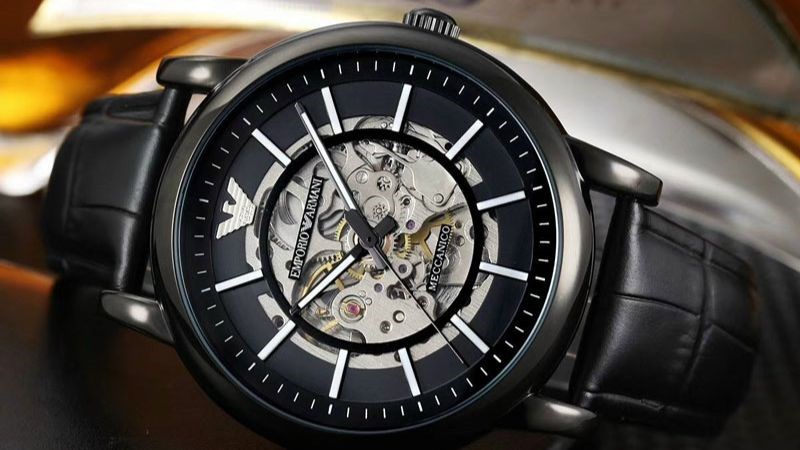 Kim đồng hồ v&agrave; mặt số ch&iacute;nh h&atilde;ng v&ocirc; c&ugrave;ng sắc xảo