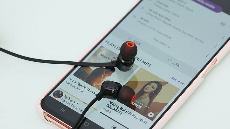 Tai nghe Bluetooth JBL T110BT th&iacute;ch hợp đeo khi tập thể thao