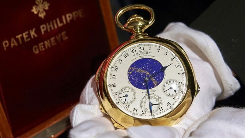 Đồng hồ l&agrave;m từ v&agrave;ng nguy&ecirc;n chất 18K, t&iacute;ch hợp 24 t&iacute;nh năng hữu &iacute;ch