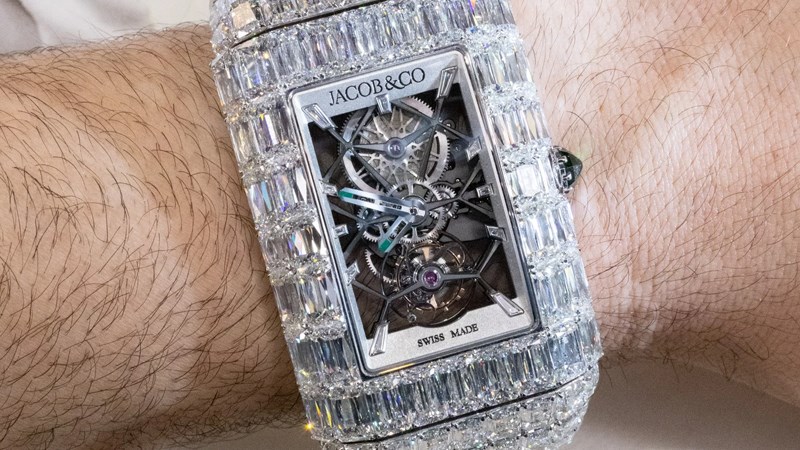 Đồng hồ nạm kim cương c&oacute; tổng trọng lượng tới 260 cara