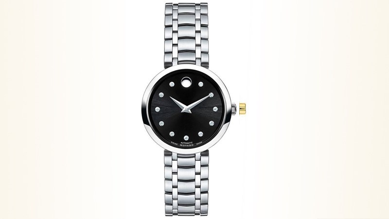 Mặt đồng hồ m&agrave;u đen l&agrave;m nổi bật c&aacute;c vi&ecirc;n kim cương ở bất kỳ g&oacute;c nh&igrave;n n&agrave;o