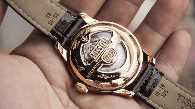 C&aacute;c th&ocirc;ng tin cơ bản kh&aacute;c dưới mặt đồng hồ