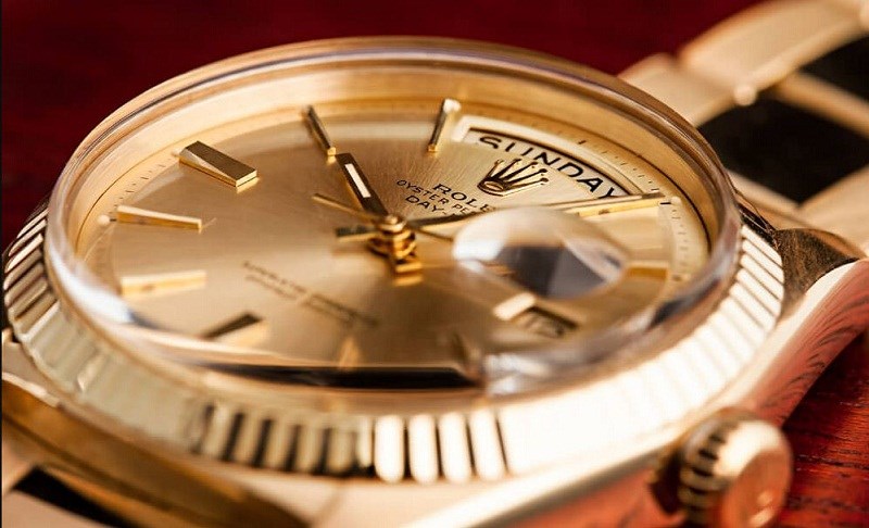 Mặt k&iacute;nh đồng hồ thật l&agrave;m từ k&iacute;nh sapphire chất lượng