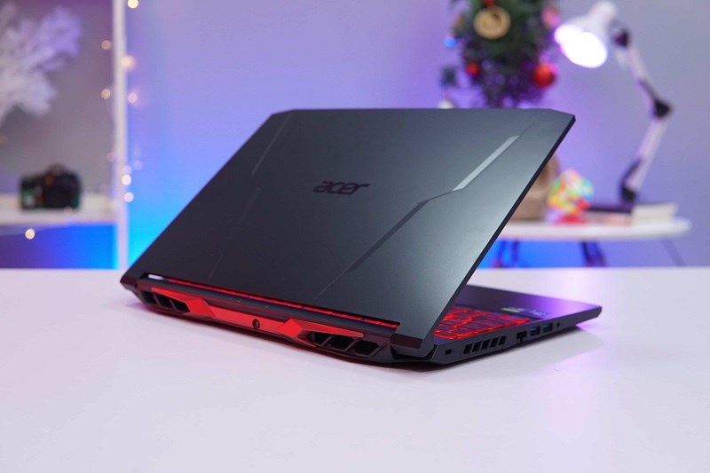 N&ecirc;n mua laptop ở những nơi uy t&iacute;n