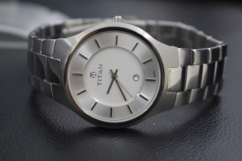 Đồng hồ Titan c&oacute; thiết kế đơn giản nhưng vẫn to&aacute;t l&ecirc;n vẻ sang trọng v&agrave; đẳng cấp