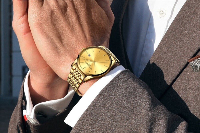 Đồng hồ R - Ontheedge sử dụng chất liệu cao cấp, bền bỉ