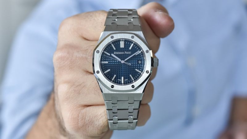 Thương hiệu Audemars Piguet nổi tiếng với gi&aacute; th&agrave;nh rất cao
