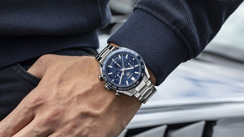 Đồng hồ Tag Heuer mang phong c&aacute;ch xa xỉ, quyền lực