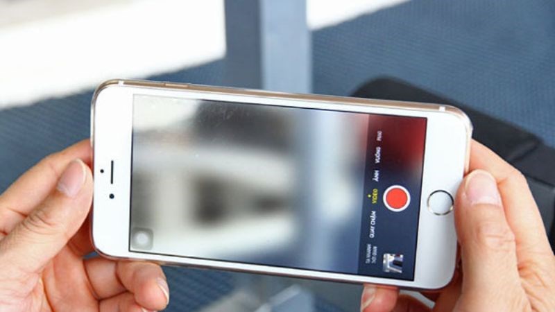 Camera bị xước sẽ g&acirc;y ảnh hưởng r&acirc;́t nhi&ecirc;̀u tới ch&acirc;́t lượng hình ảnh