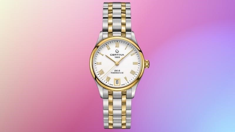 Đồng hồ c&oacute; khung viền được mạ v&agrave;ng 24K sang trọng