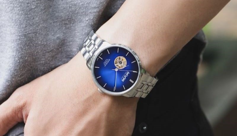 Thiết kế xanh đen nổi bật, thu h&uacute;t