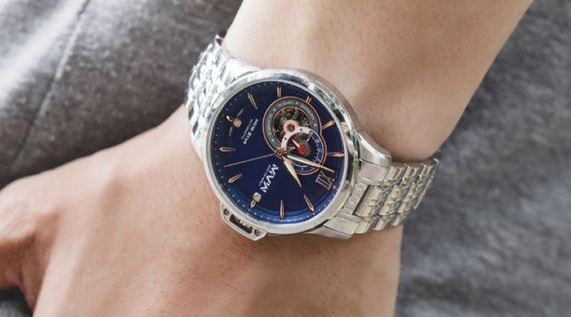 Thiết kế đồng hồ hiện đại, sang trọng