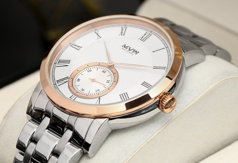 Mặt k&iacute;nh kho&aacute;ng bảo vệ tốt đồng hồ khỏi hư hỏng