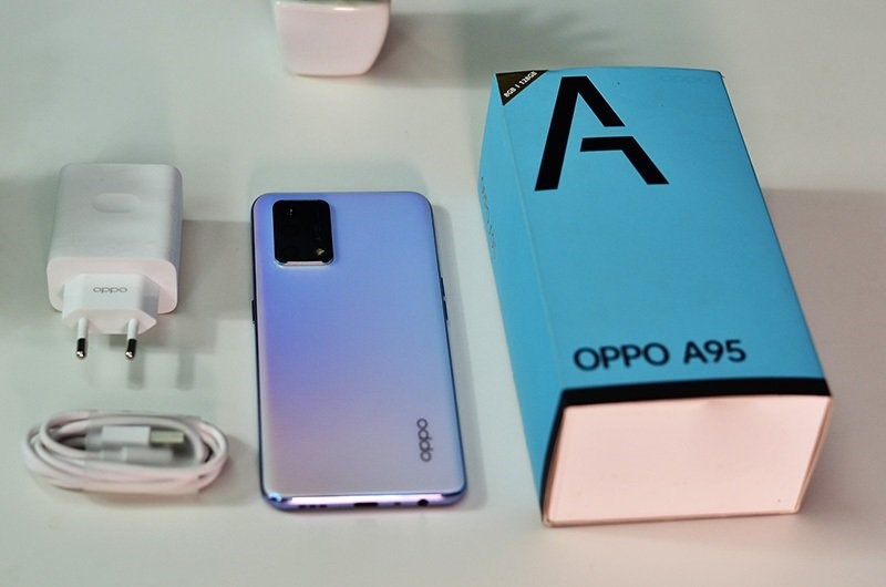 Dung lượng pin ấn tượng với c&ocirc;ng nghệ sạc nhanh