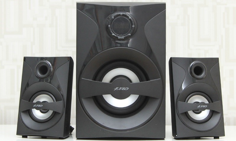 Đ&egrave;n loa sẽ tự động chuyển đổi m&agrave;u sắc