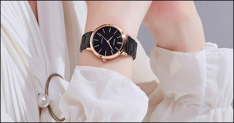 Chiếc đồng hồ này có một thiết kế rất tinh giản Chiếc đồng hồ này có một thiết kế rất tinh giản
