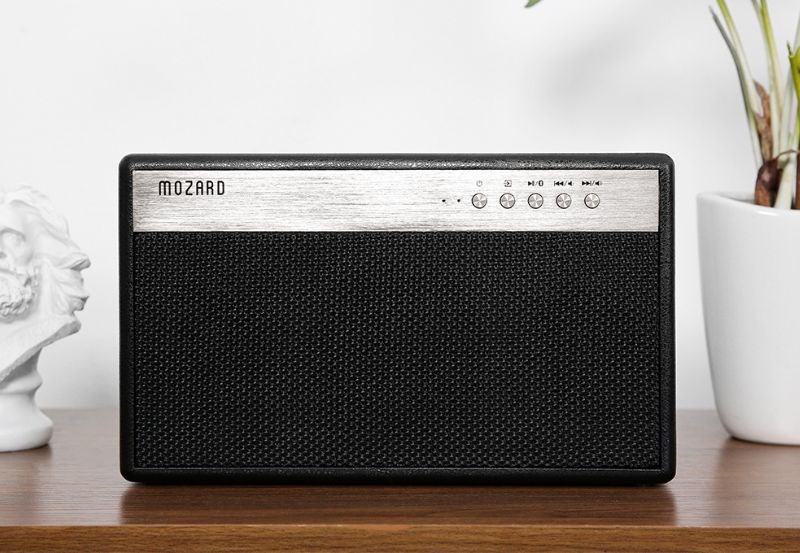 Kiểu dáng đơn giản, hình hộp gọn gàng, màu đen Kiểu dáng đơn giản, hình hộp gọn gàng